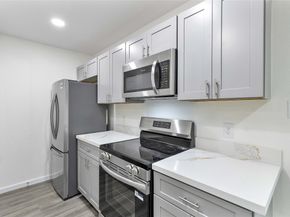 6111 Beverly Hill Street 32, Houston TX 77057
