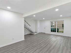6111 Beverly Hill Street 32, Houston TX 77057