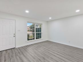 6111 Beverly Hill Street 32, Houston TX 77057