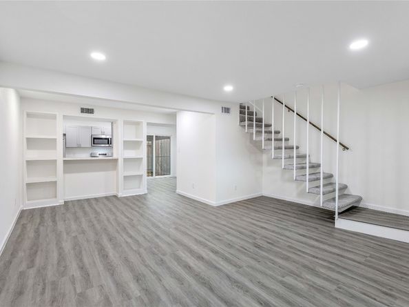 6111 Beverly Hill Street 32, Houston TX 77057