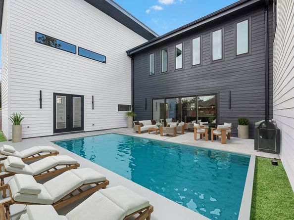 943 W 31st Street, Houston TX 77018