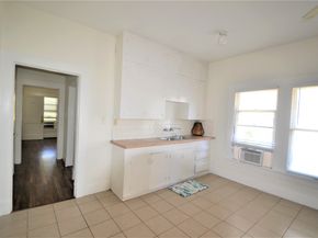 1517 BONNIE BRAE Street, Houston TX 77006