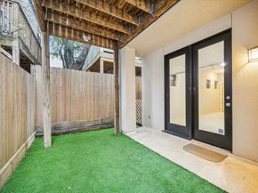 220 Detering Street, Houston TX 77007