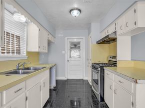 7226 Kingsway Drive, Houston TX 77087