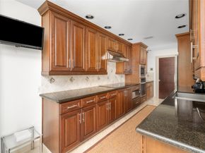 3350 Mccue Road 2402, Houston TX 77056
