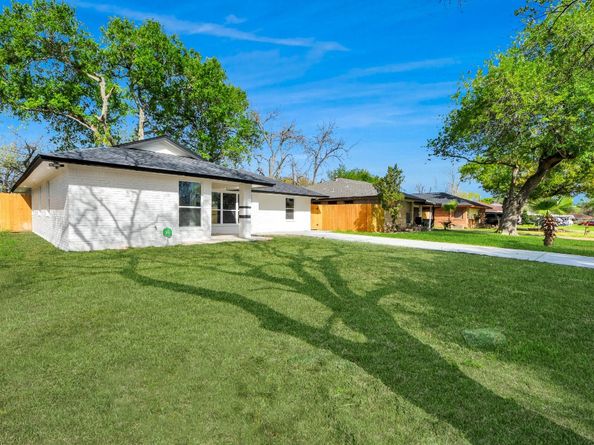 2130 Lamina Lane, Houston TX 77017