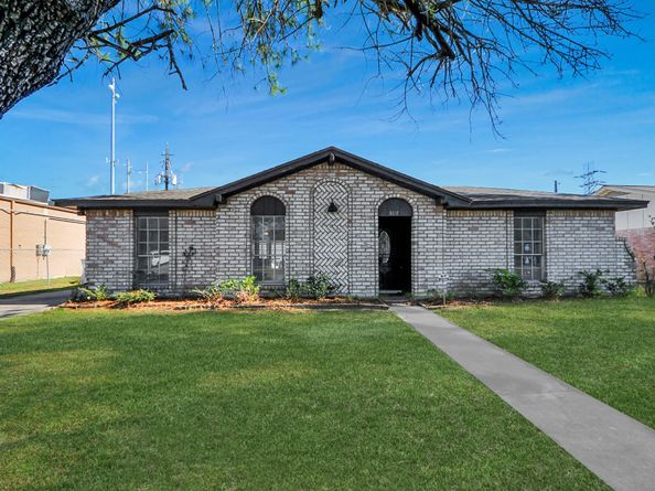 8011 La Roche Lane, Houston TX 77036