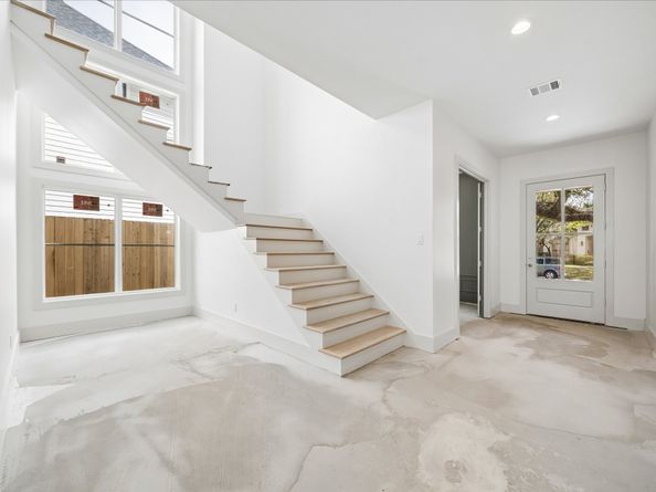 1614 Woodcrest Drive, Houston TX 77018