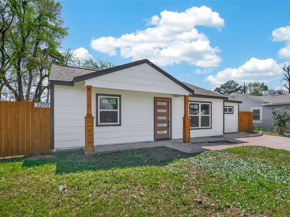 3209 McCrarey Drive, Houston TX 77088