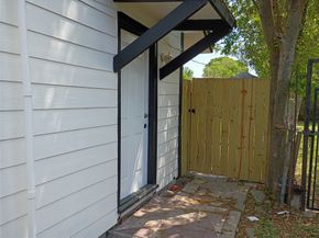 811 Loper Street, Houston TX 77017