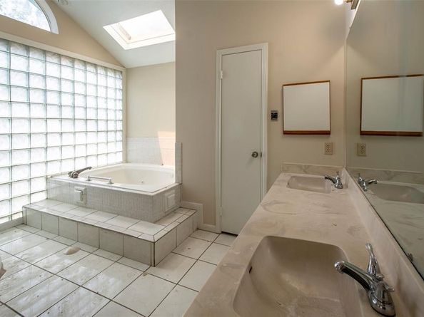 10122 Reedwood Lane, Houston TX 77036