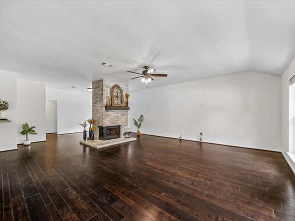 6 Cottage Grove Place, The Woodlands TX 77381
