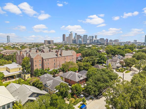 528 Hawthorne Street, Houston TX 77006