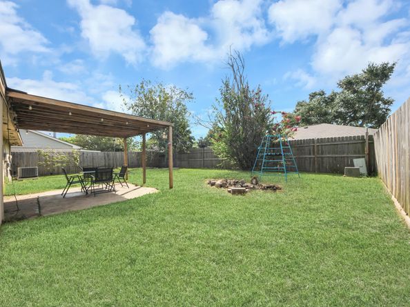 2519 Colonial Ridge Drive, Friendswood TX 77546