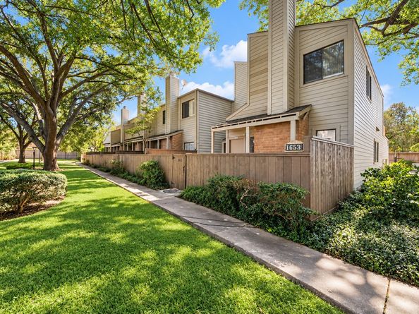 1653 Prairie Mark Lane, Houston TX 77077