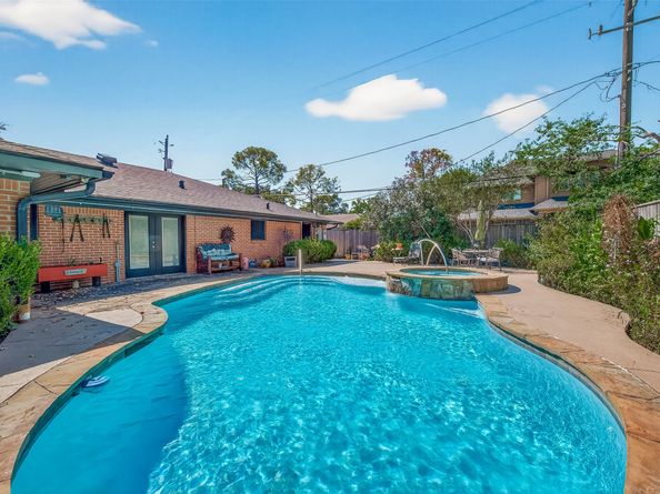 5326 Redstart Street, Houston TX 77096