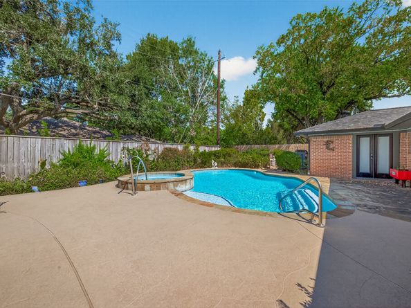 5326 Redstart Street, Houston TX 77096