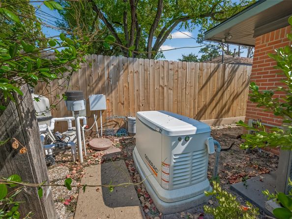 5326 Redstart Street, Houston TX 77096