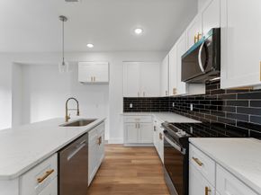 8205 Carver Rd Road A/B, Houston TX 77088