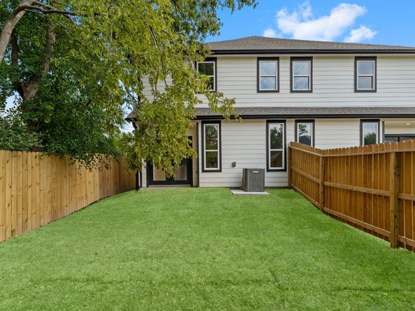 8205 Carver Rd Road A/B, Houston TX 77088