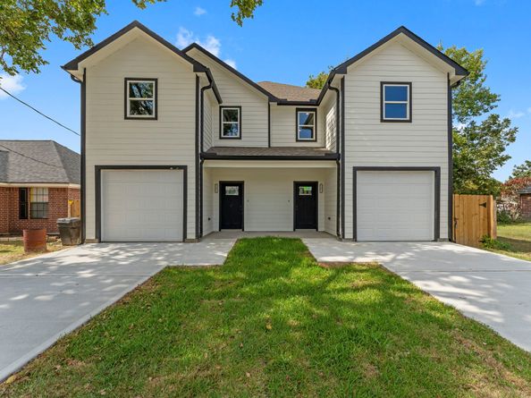 8205 Carver Rd Road A/B, Houston TX 77088