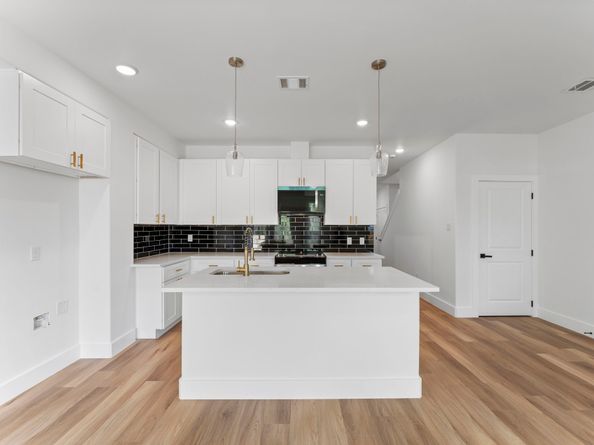 8205 Carver Rd Road A/B, Houston TX 77088