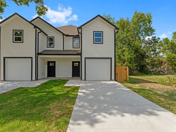 8205 Carver Rd Road A/B, Houston TX 77088