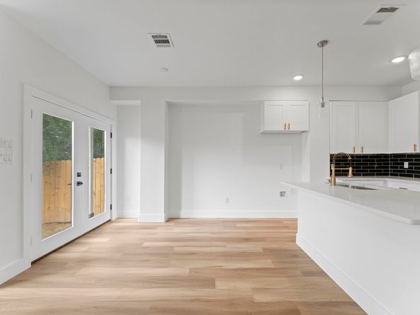 8205 Carver Rd Road A/B, Houston TX 77088