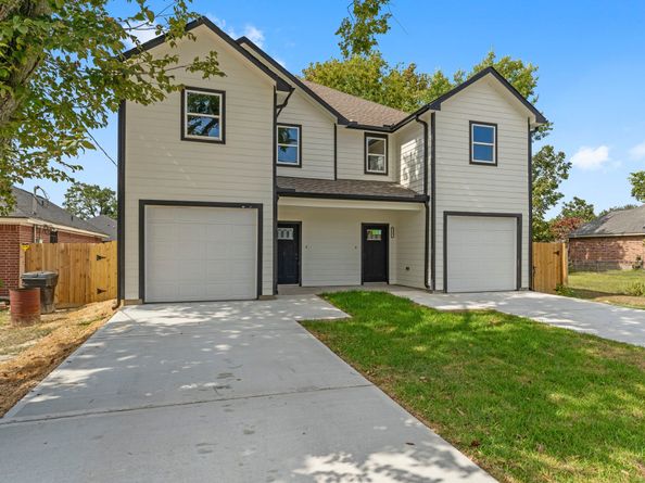 8205 Carver Rd Road A/B, Houston TX 77088