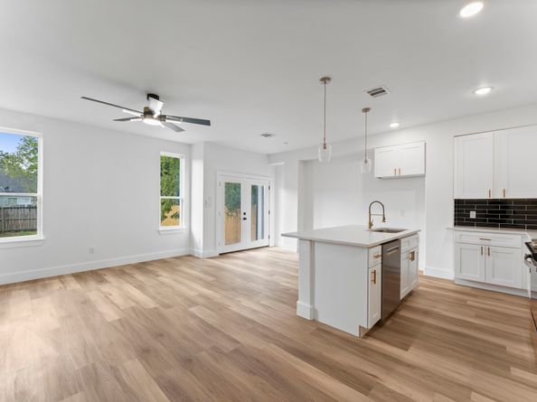 8205 Carver Rd Road A/B, Houston TX 77088