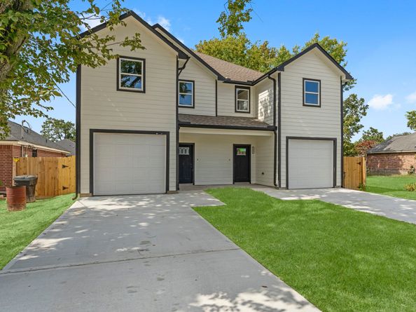 8205 Carver Rd Road A/B, Houston TX 77088