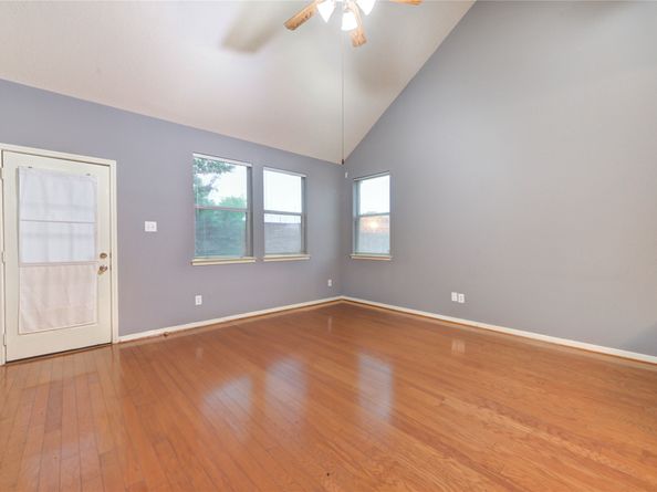 2931 Meadowglen Cove, Houston TX 77082