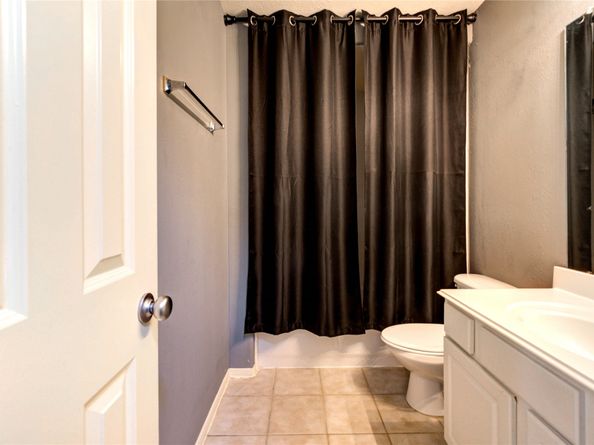 2931 Meadowglen Cove, Houston TX 77082