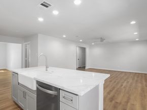 5702 Willowbend Boulevard, Houston TX 77096