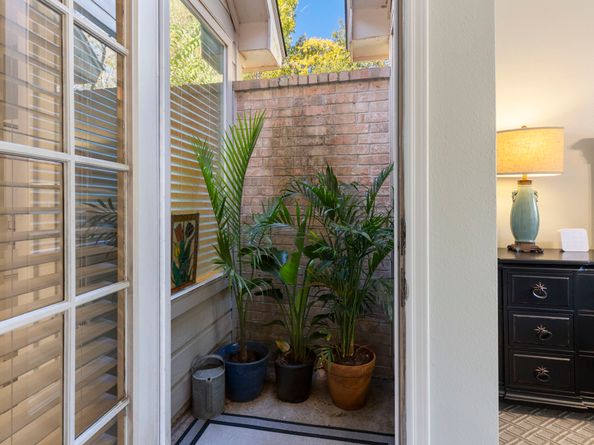 6 Tethered Vine Place, The Woodlands TX 77382