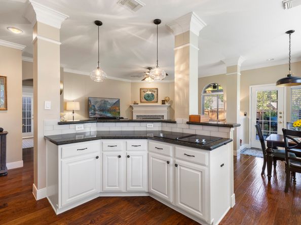 6 Tethered Vine Place, The Woodlands TX 77382