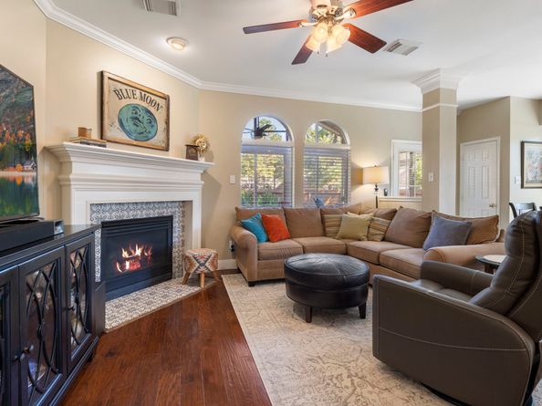 6 Tethered Vine Place, The Woodlands TX 77382