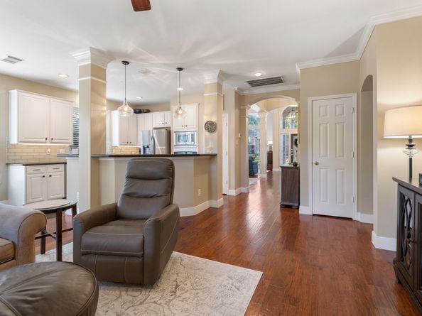 6 Tethered Vine Place, The Woodlands TX 77382