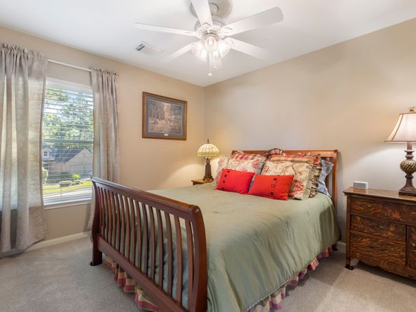 6 Tethered Vine Place, The Woodlands TX 77382