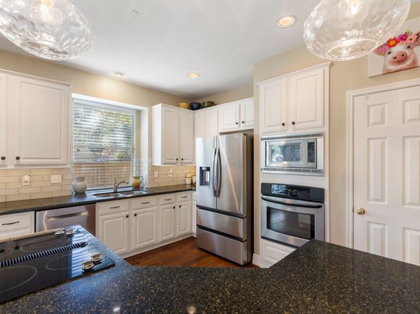 6 Tethered Vine Place, The Woodlands TX 77382