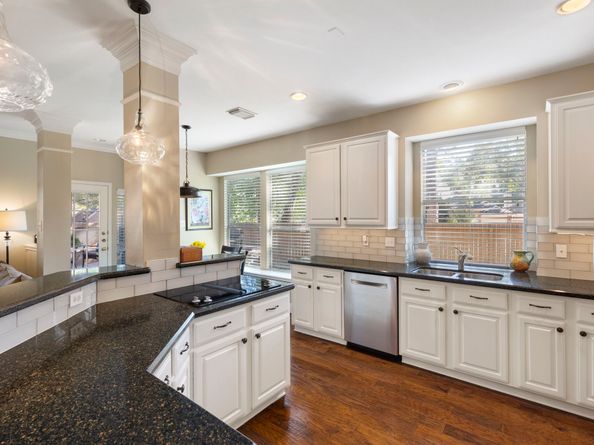 6 Tethered Vine Place, The Woodlands TX 77382