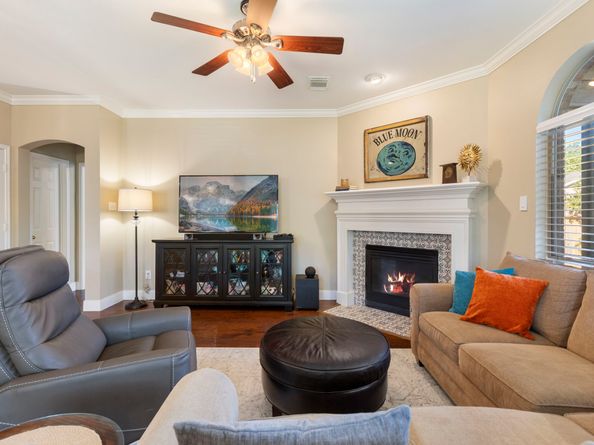 6 Tethered Vine Place, The Woodlands TX 77382