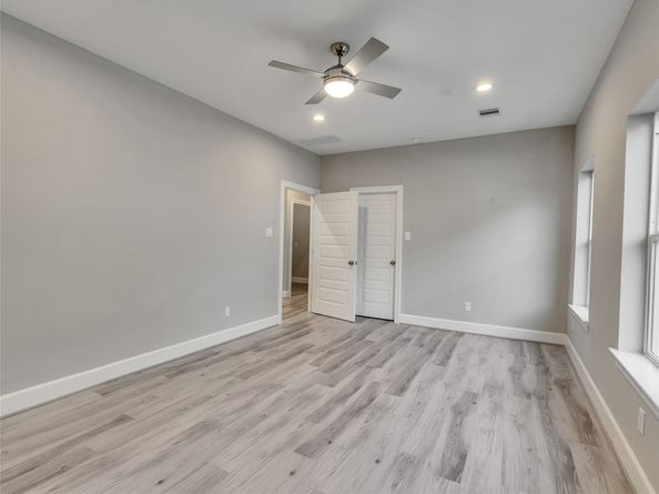 1122 W 16th Street C, Houston TX 77008