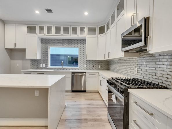 1122 W 16th Street C, Houston TX 77008