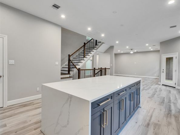 1122 W 16th Street C, Houston TX 77008