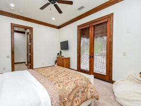 10 Player Pond Place, The Woodlands TX 77382