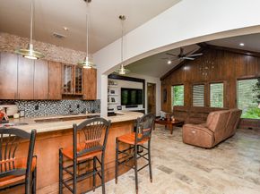 10 Player Pond Place, The Woodlands TX 77382