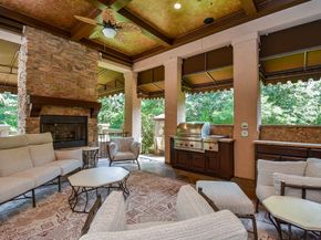 10 Player Pond Place, The Woodlands TX 77382