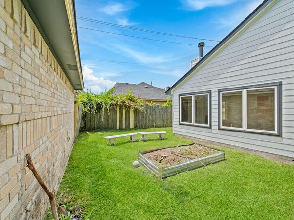 12847 Ashford Knoll Drive, Houston TX 77082