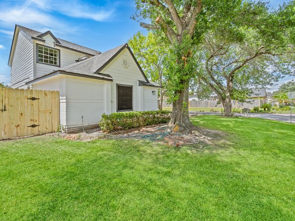 12847 Ashford Knoll Drive, Houston TX 77082